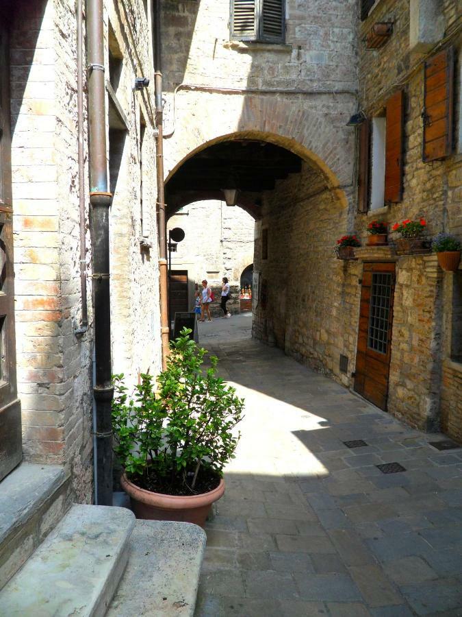 Affittacamere In Centro Gubbio Kültér fotó